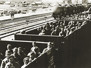 Эшелон, перевозящий в Германию советских военнопленных